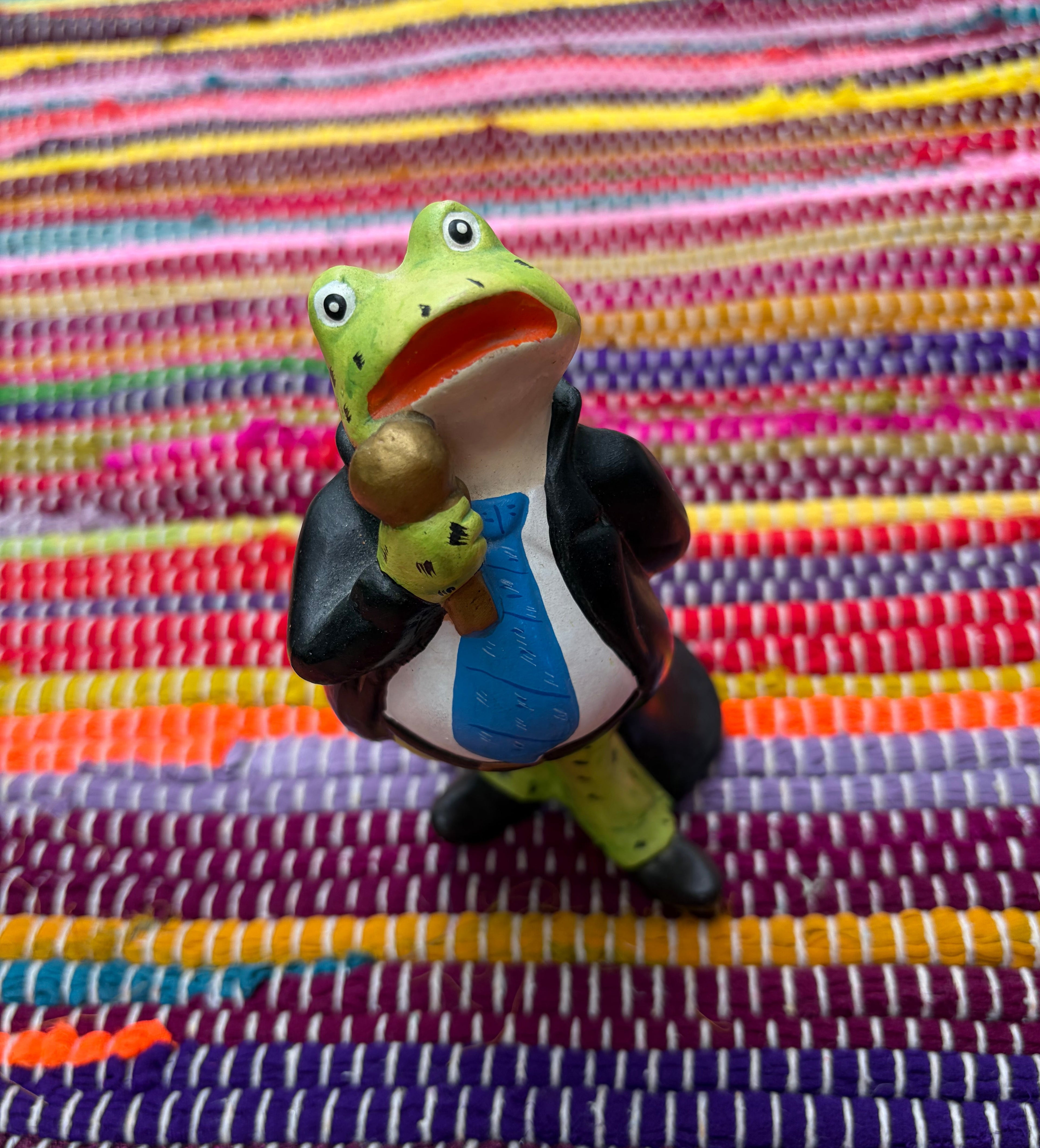 Vintage Frog Vocalist Statue 𖠊 ♪ ༘⋆