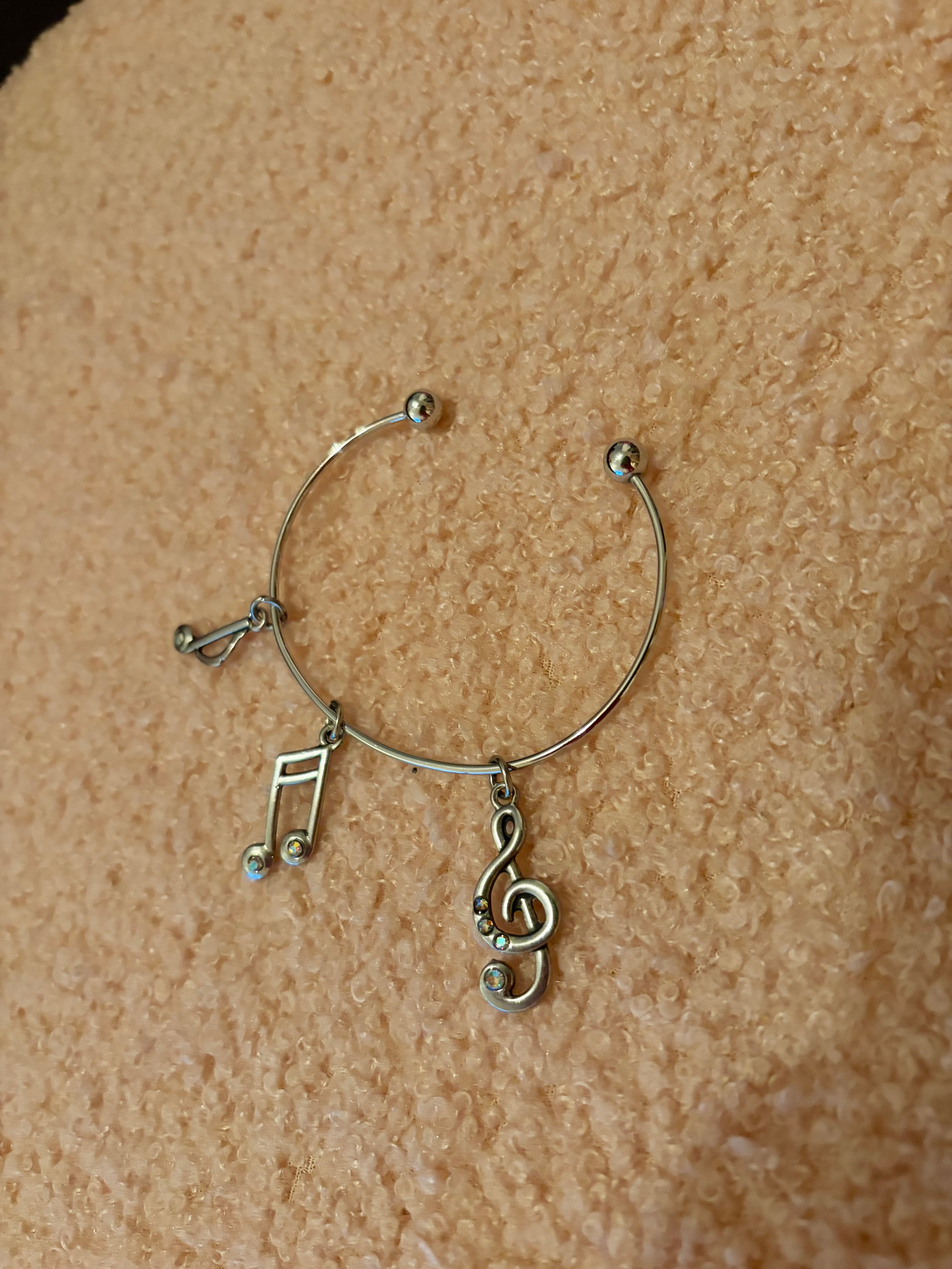 Silver Musical Notation Bangle ᯓ‎𝄞 ˎˊ˗