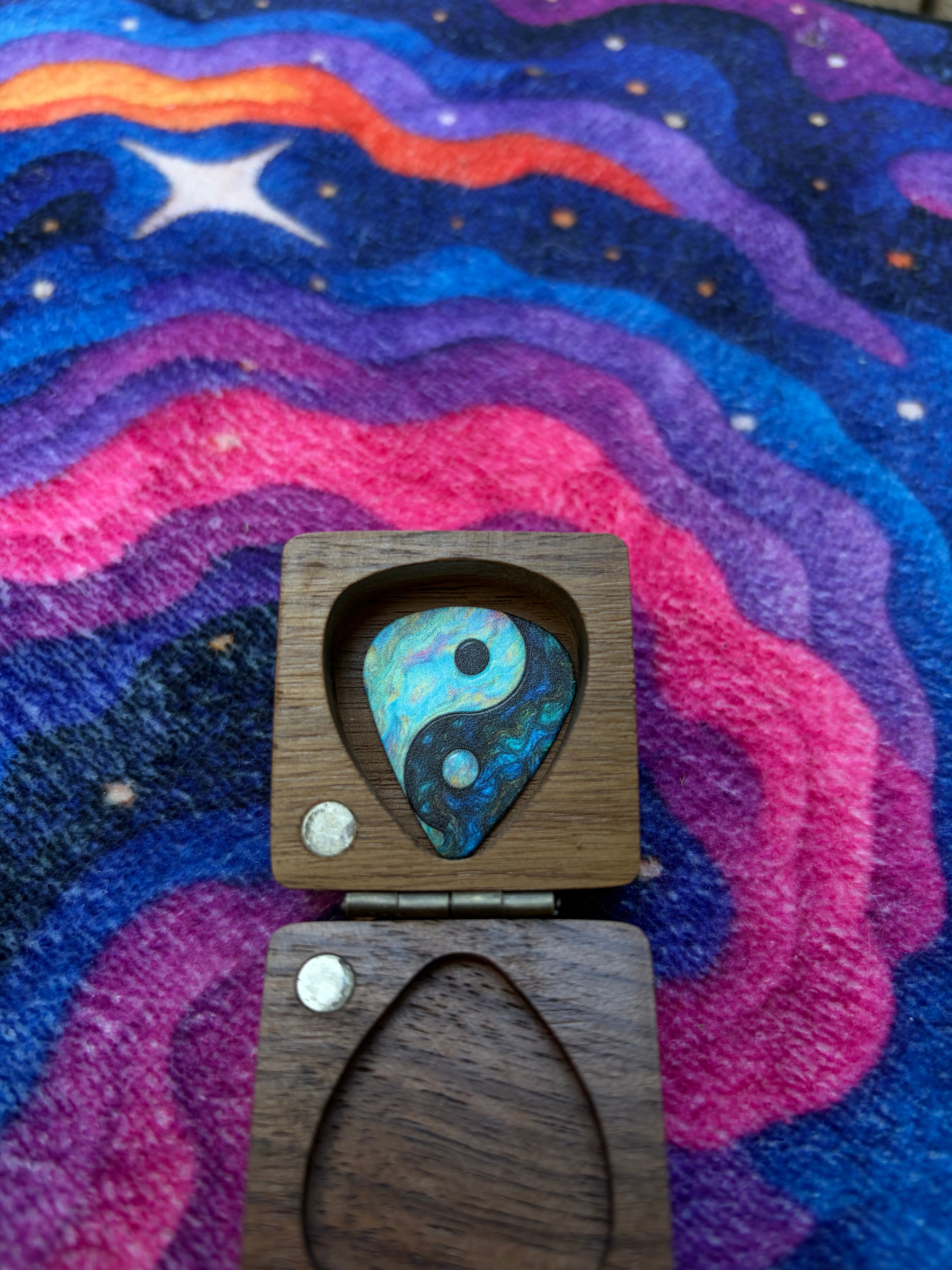 Yin-Yang Guitar Pick 𝄞⨾𓍢ִ໋♪